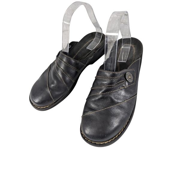 CLARKS! BLACK GENUINE LEATHER LAYERED W/BUTTON CLOGS MULES RUBBER SOLE! SZ 8M - Picture 3 of 10